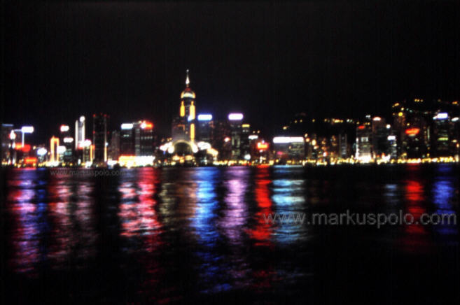 NACHT - heißt in HONG KONG nicht zu Bett gehen!              Es is überall was los und es ist zweifellos die interessanteste Stadt bei Nacht, die ich je sah.